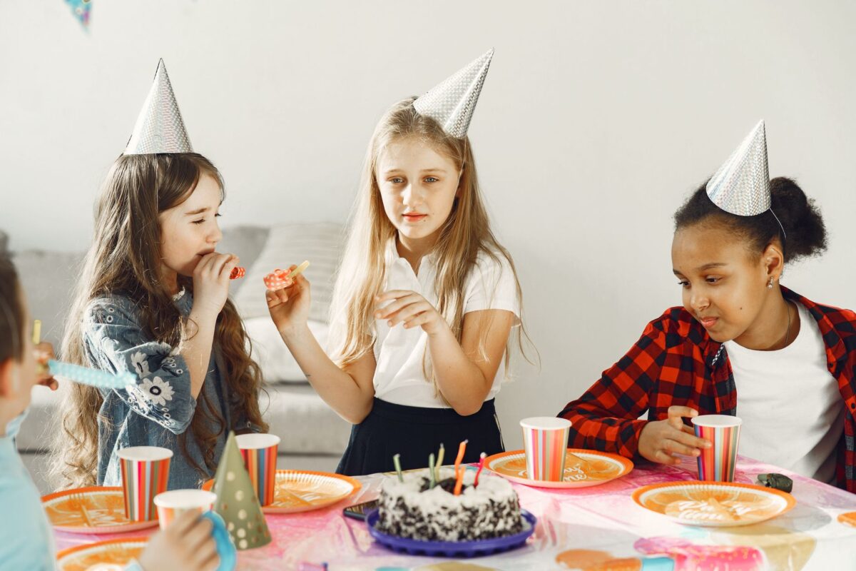 Decoração de festa infantil com balões rosa