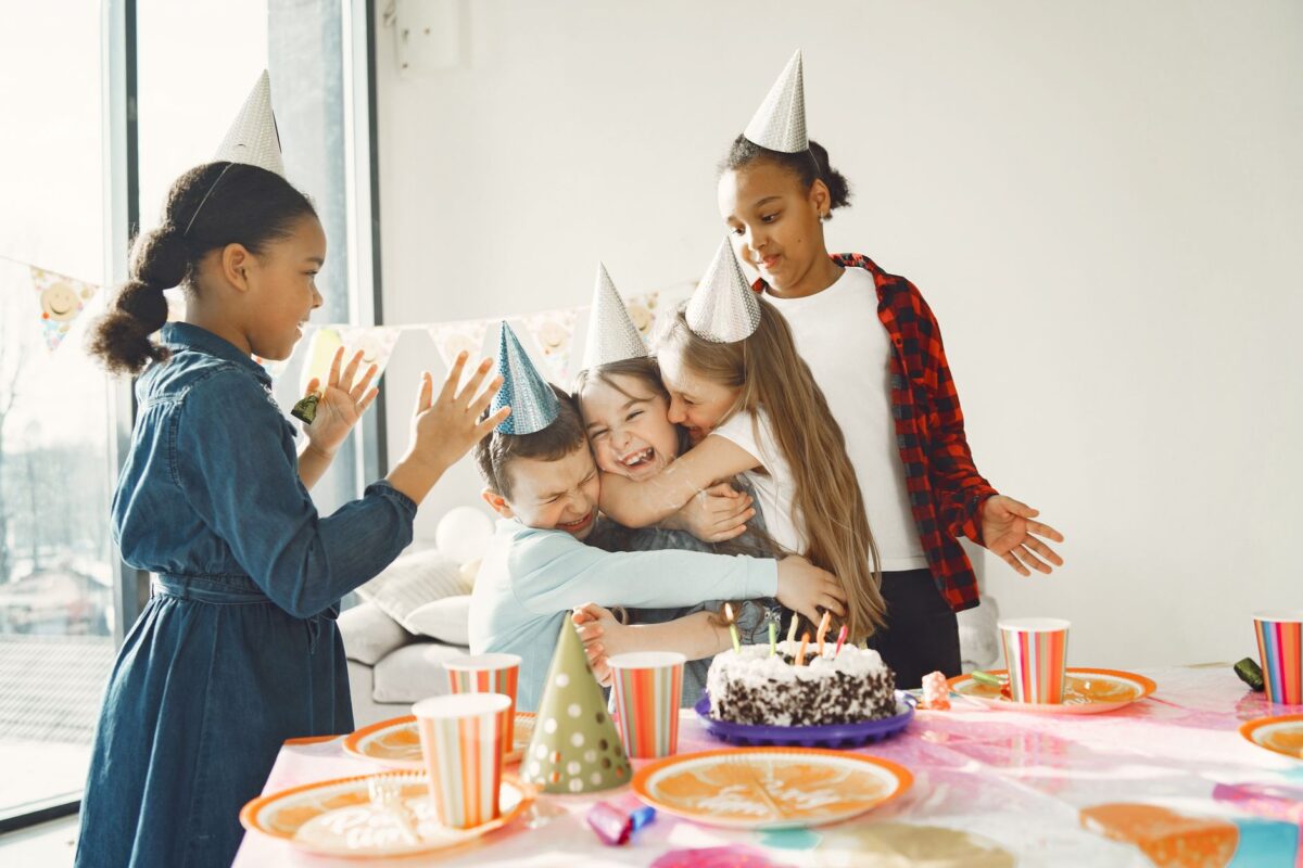 Decoração de festa de aniversário infantil com balões rosa