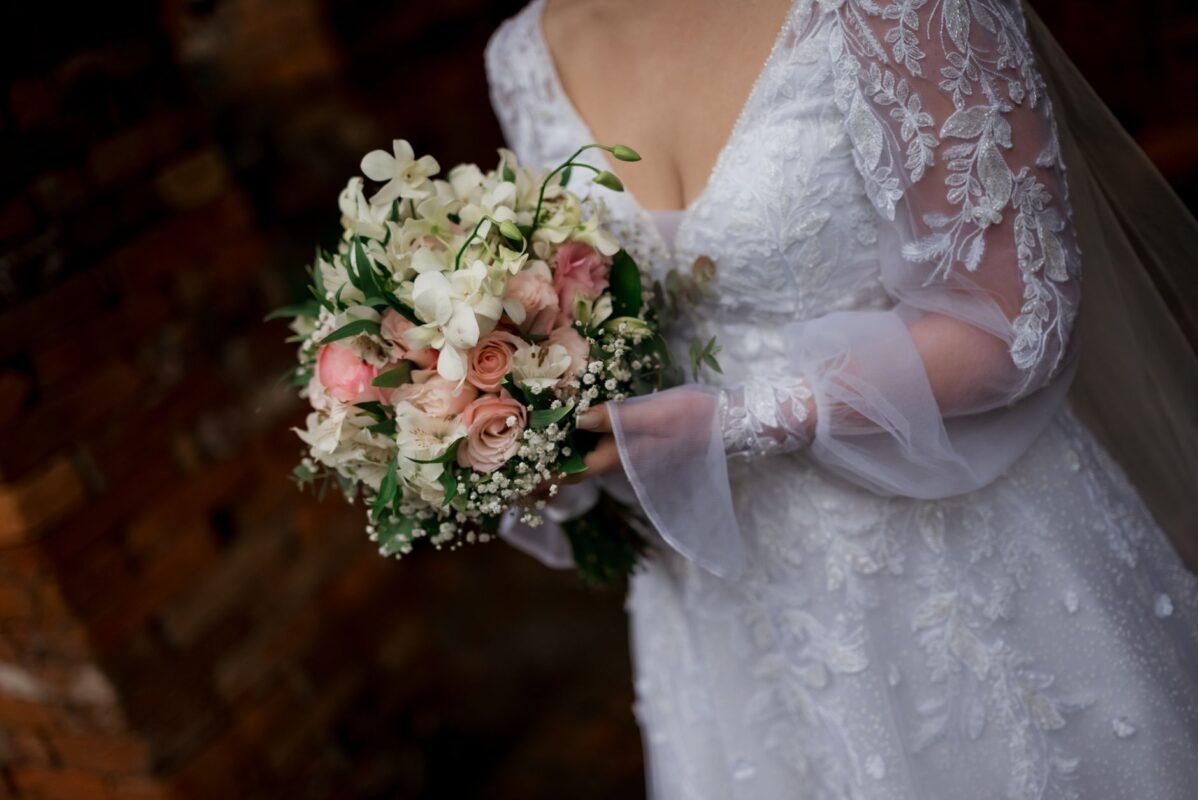 Arco de flores brancas para casamento