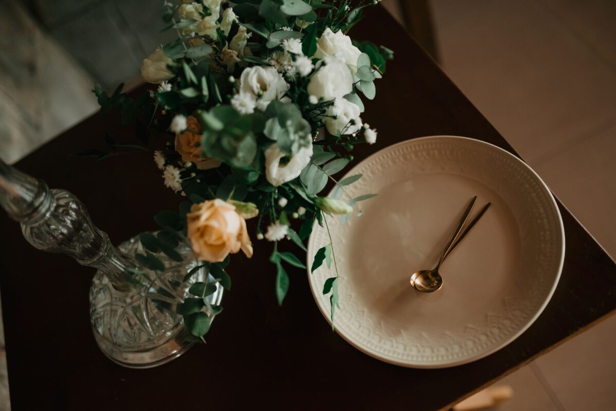 Decoração de casamento rústica com flores frescas