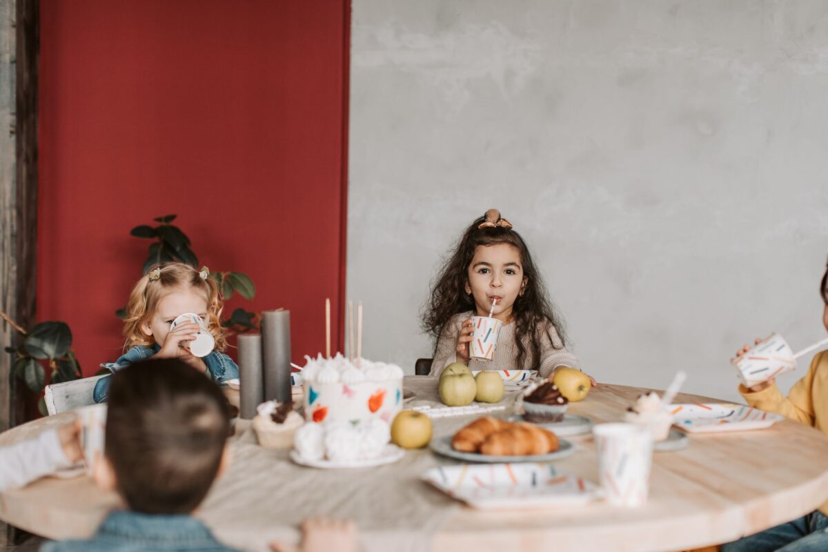Decoração de aniversário infantil com balões rosa